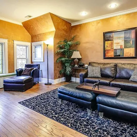 Historic And Unique Brownstone In Gold Coast - Downtown - 3 Apartment