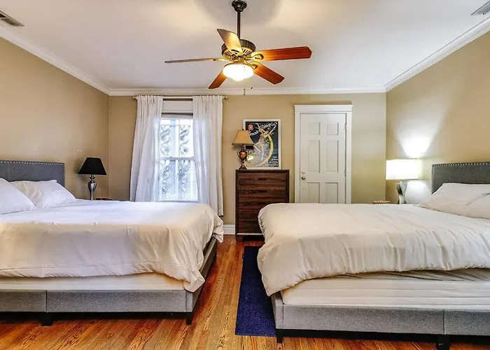 Historic And Unique Brownstone In Gold Coast - Downtown - 3