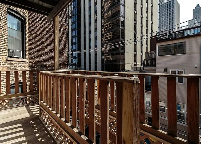 Historic And Unique Brownstone In Gold Coast - Downtown - 3